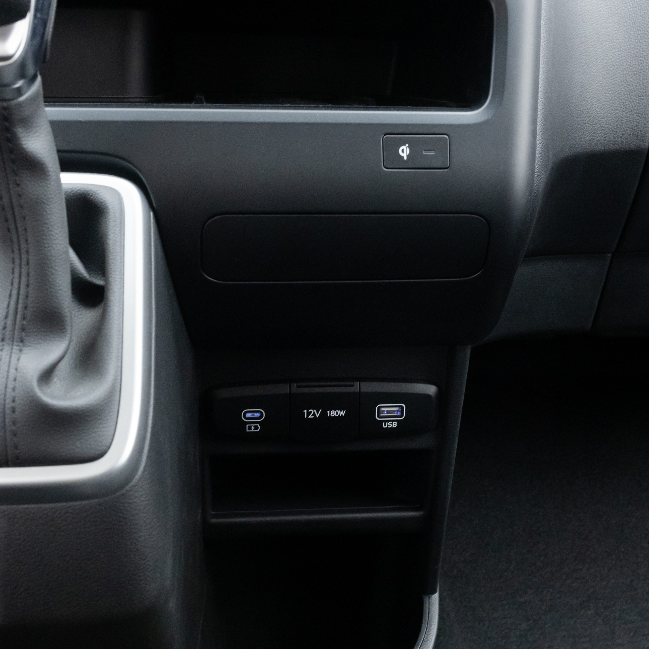 هيونداي – ستاريا ديزل , 11 راكب – 2200 سي سي