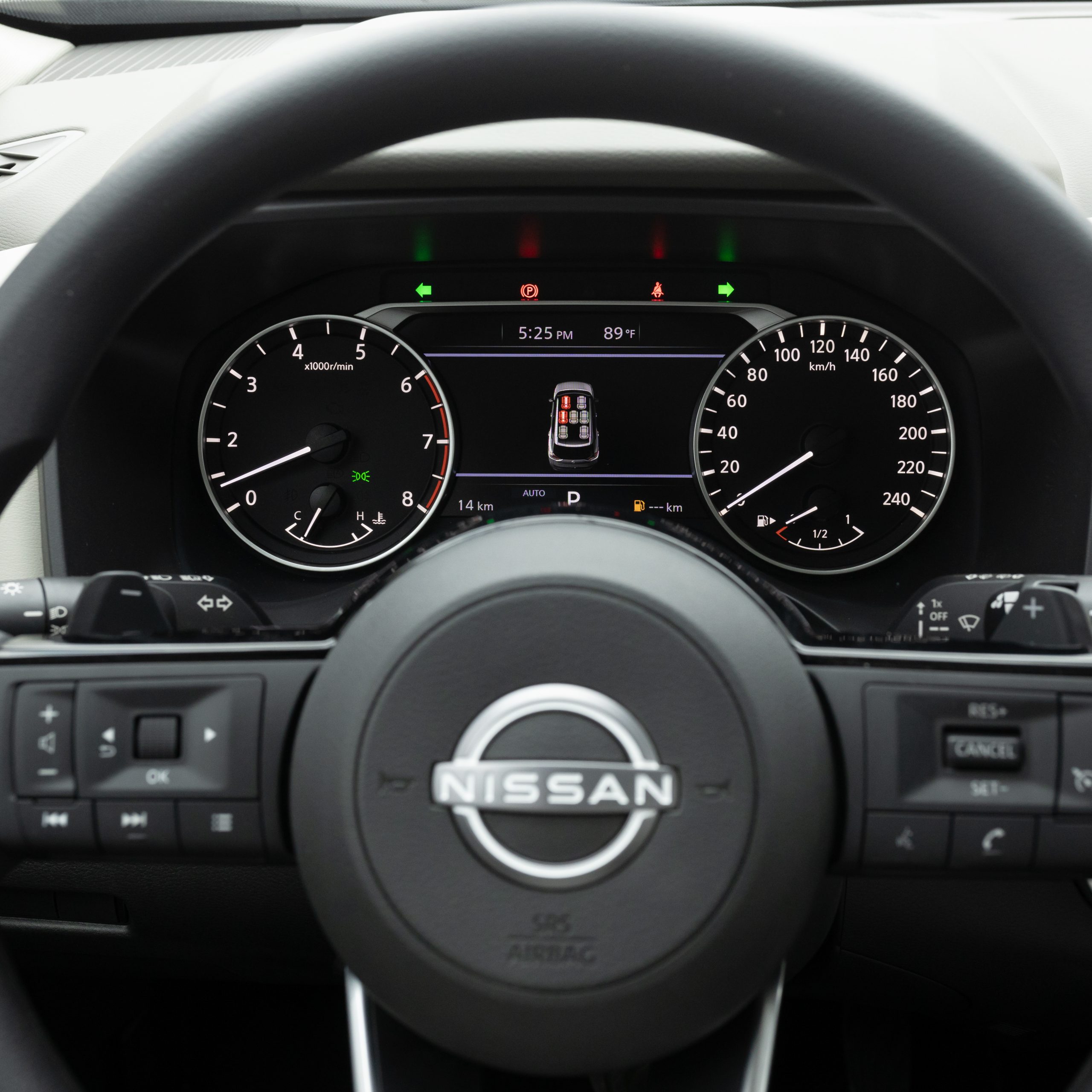 نيسان – اكس تريل بدون دبل , 7 راكب – 2500 سي سي-2025