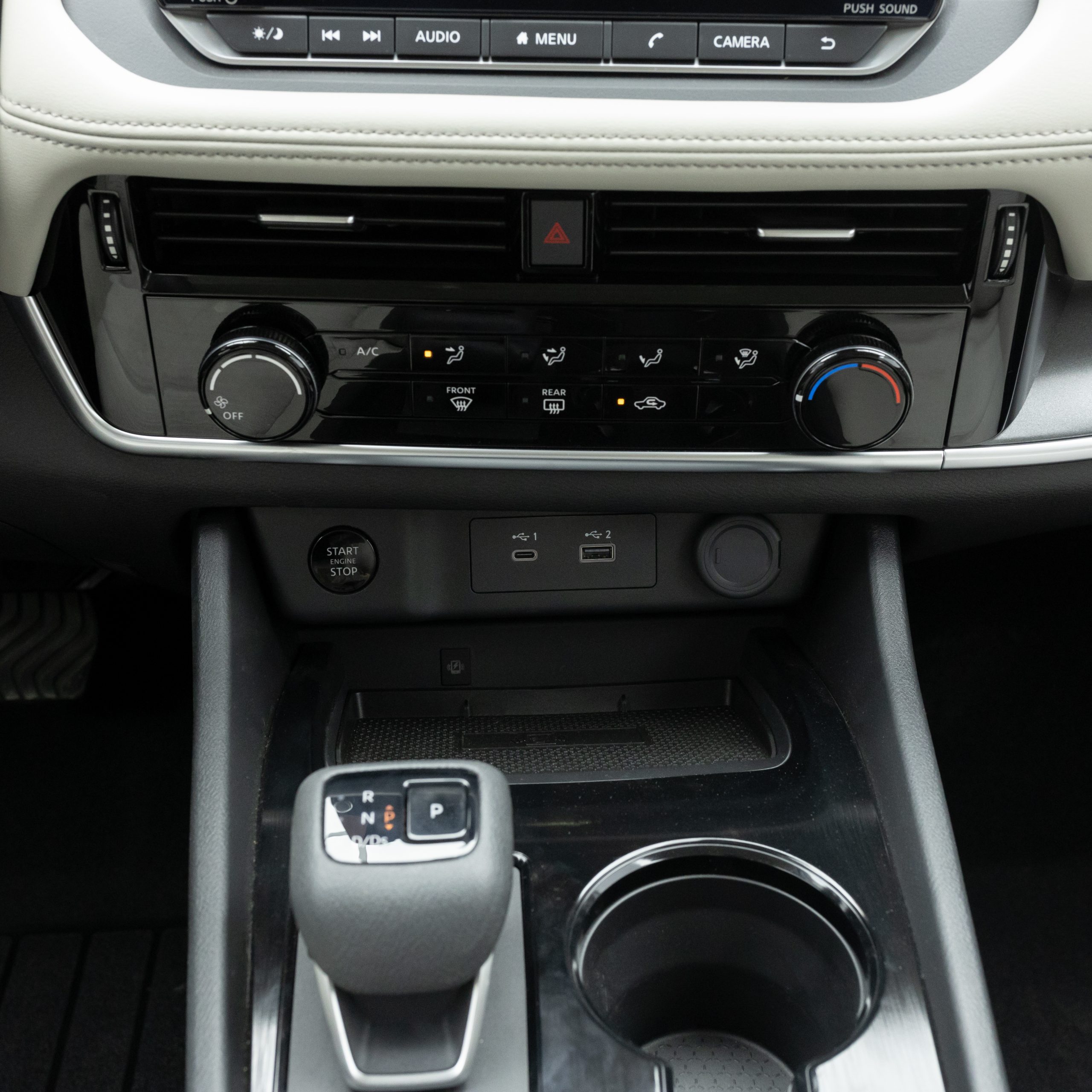 نيسان – اكس تريل بدون دبل , 7 راكب – 2500 سي سي-2025