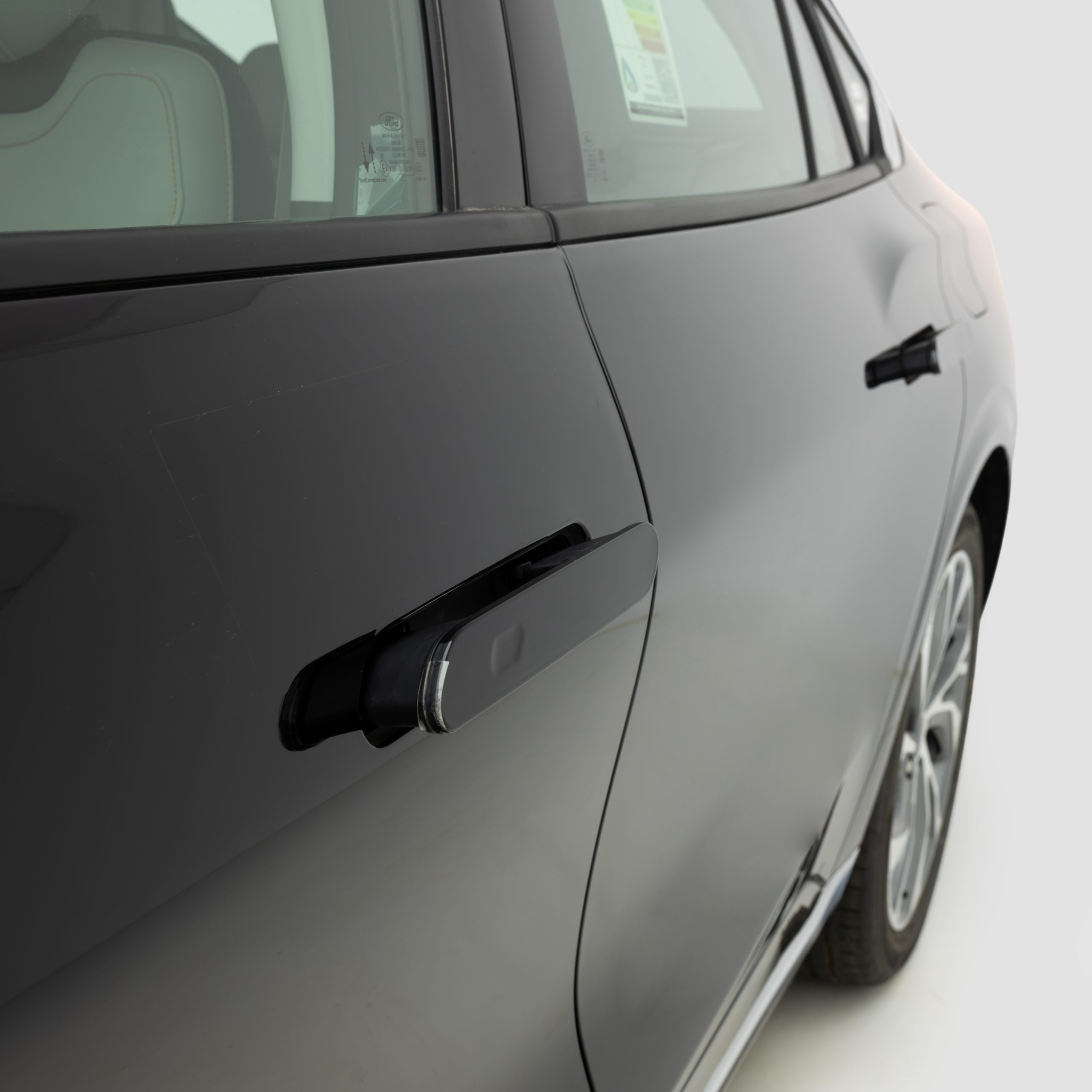 فورد – تورس تيتانيوم – 2000 سي سي 2026