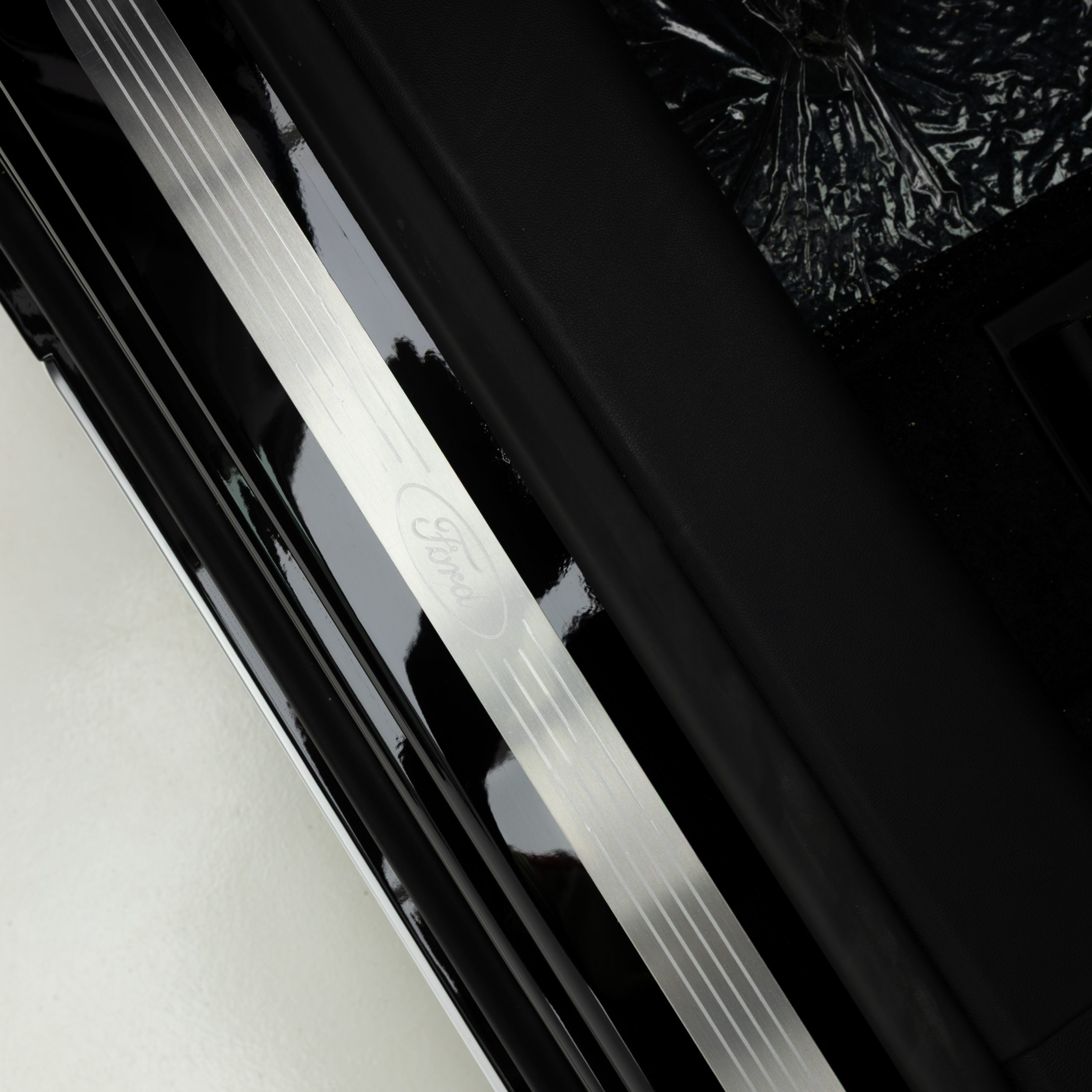 فورد – تورس تيتانيوم – 2000 سي سي 2026