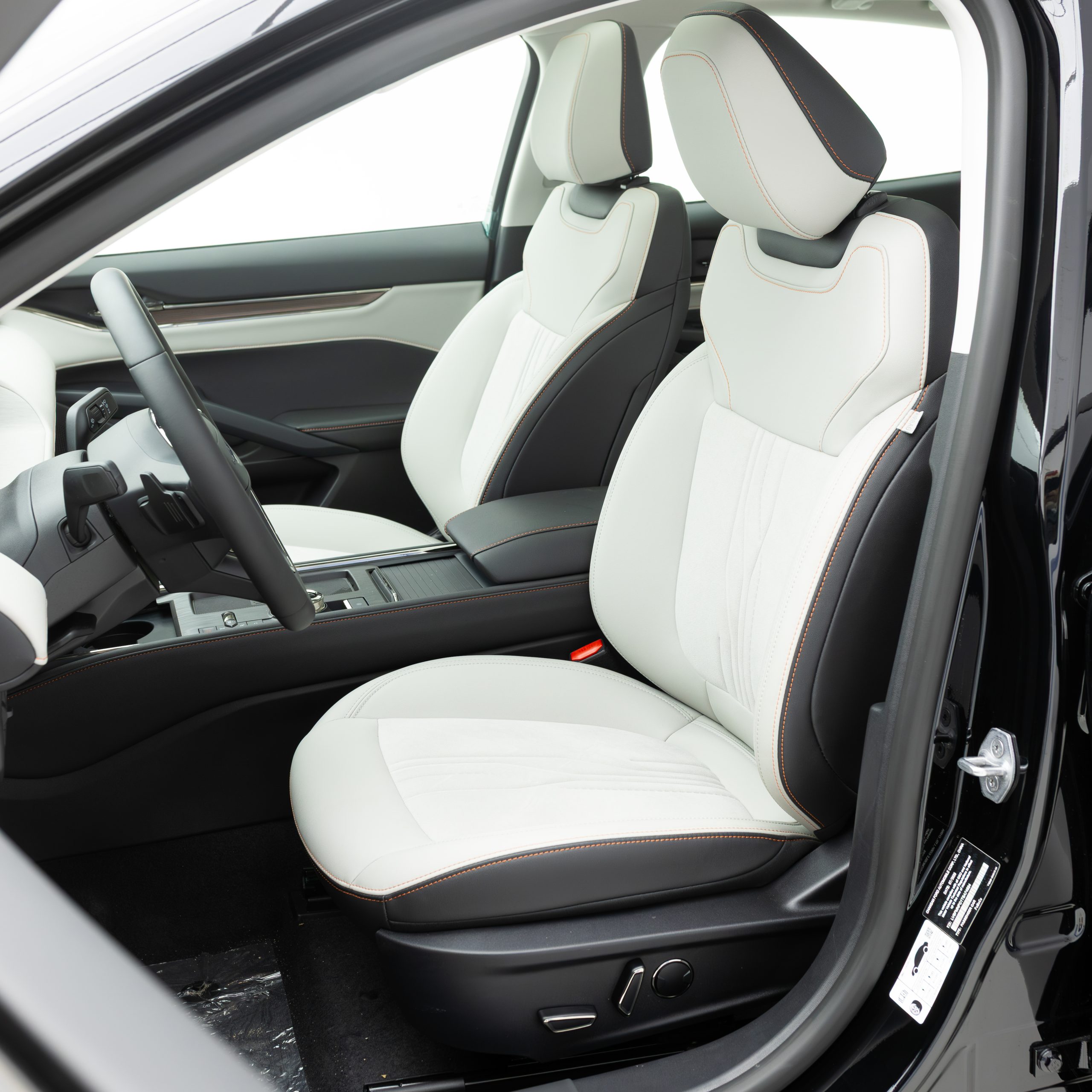 فورد – تورس تيتانيوم – 2000 سي سي 2026