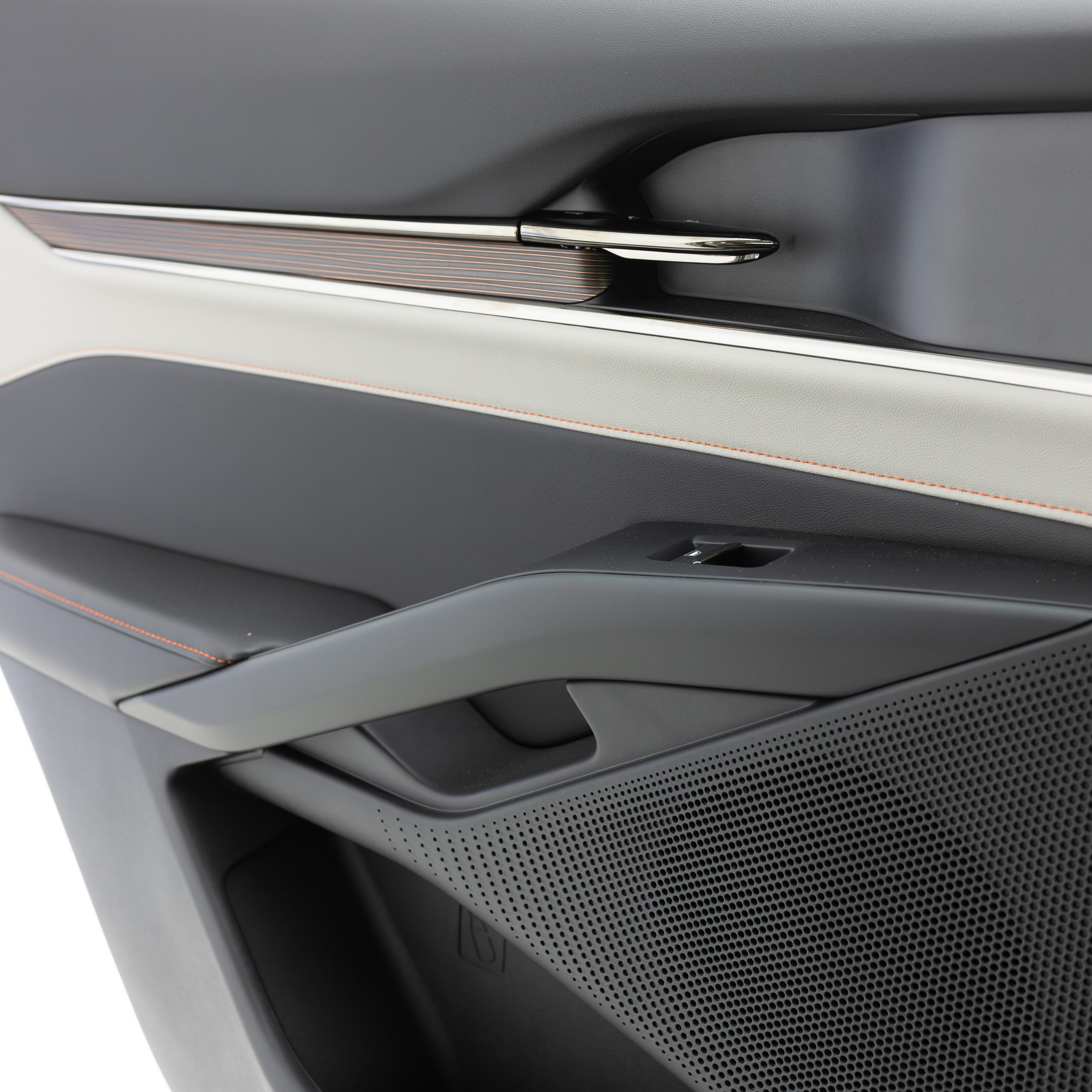 فورد – تورس تيتانيوم – 2000 سي سي 2026