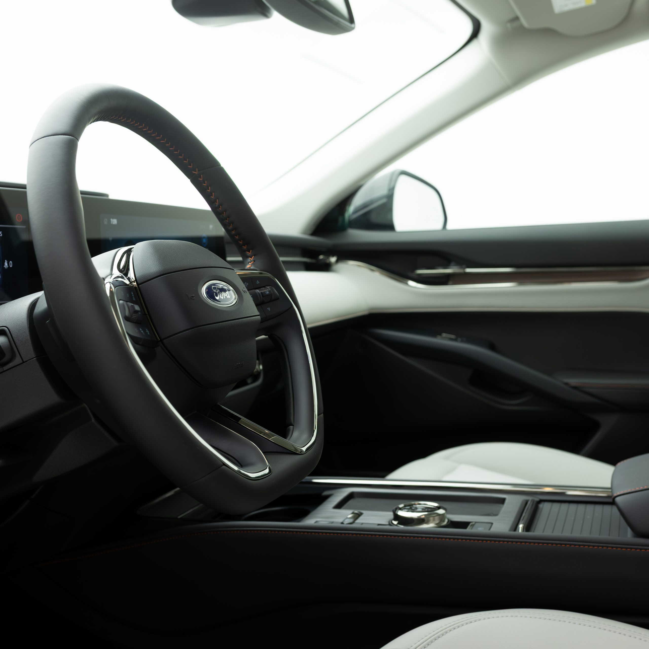 فورد – تورس تيتانيوم – 2000 سي سي 2026