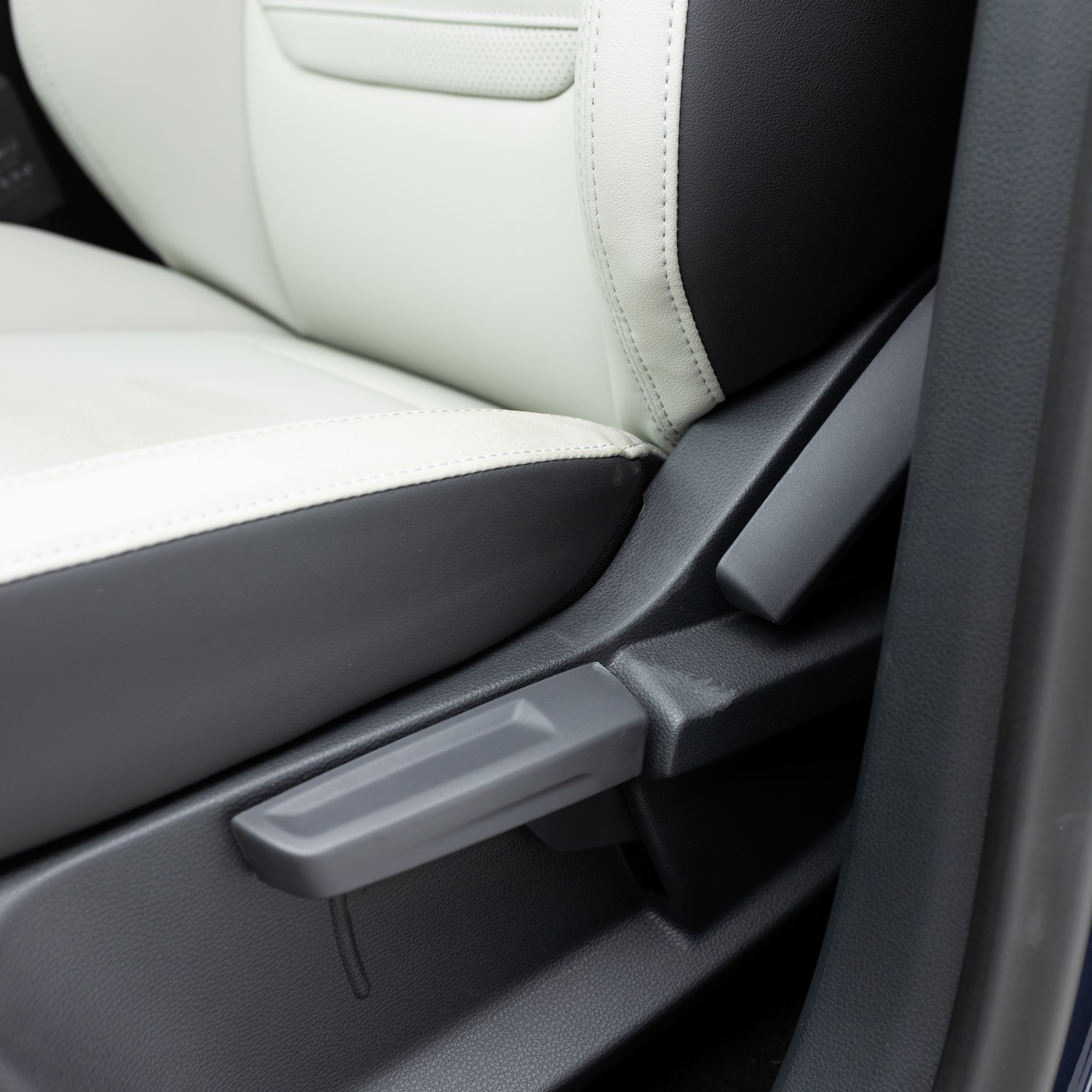 فورد – تريتوري امبيانتي – 1800 سي سي