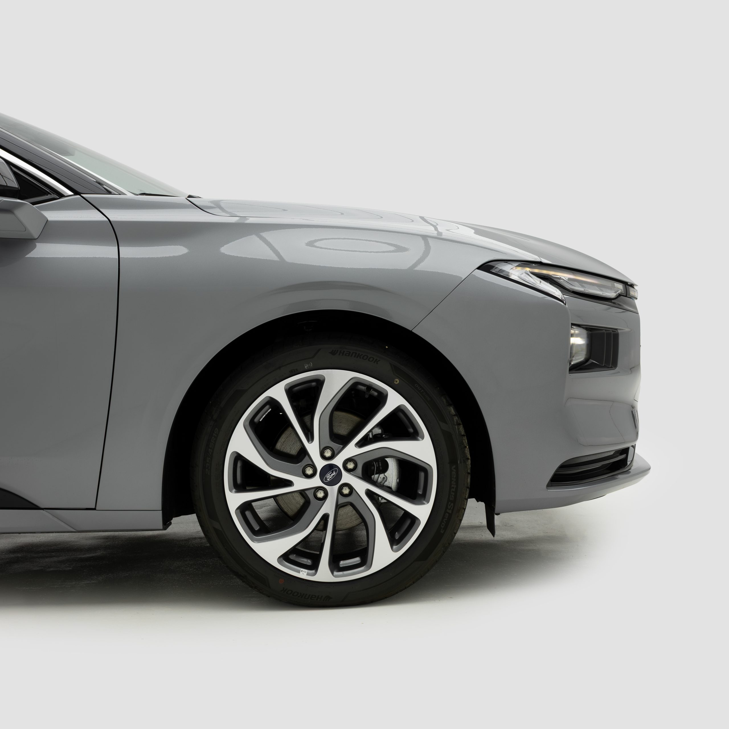 فورد – تورس تيتانيوم – 2000 سي سي 2026