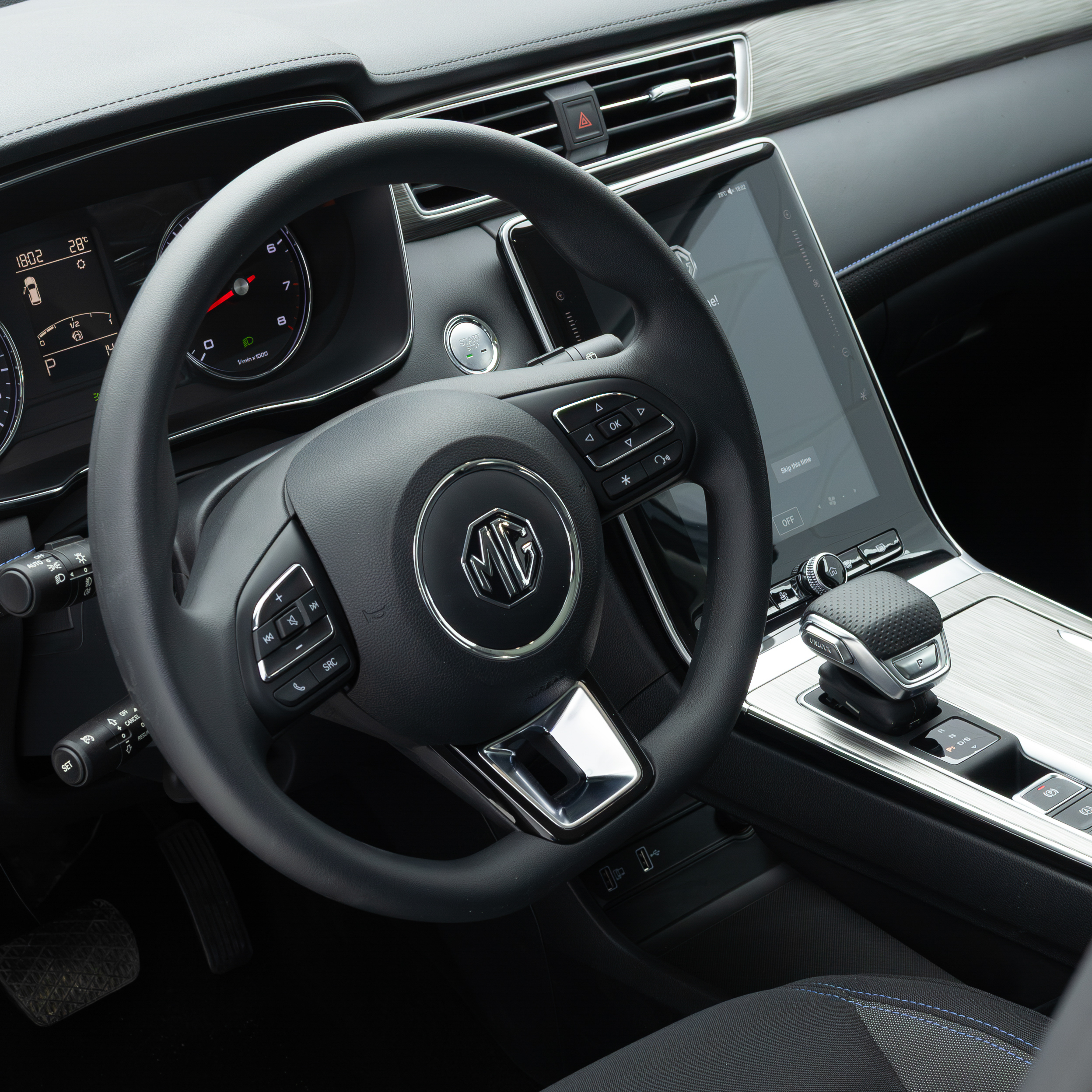 ام جي – ار اكس 5 MG RX5 1.5T DCT STD 2WD