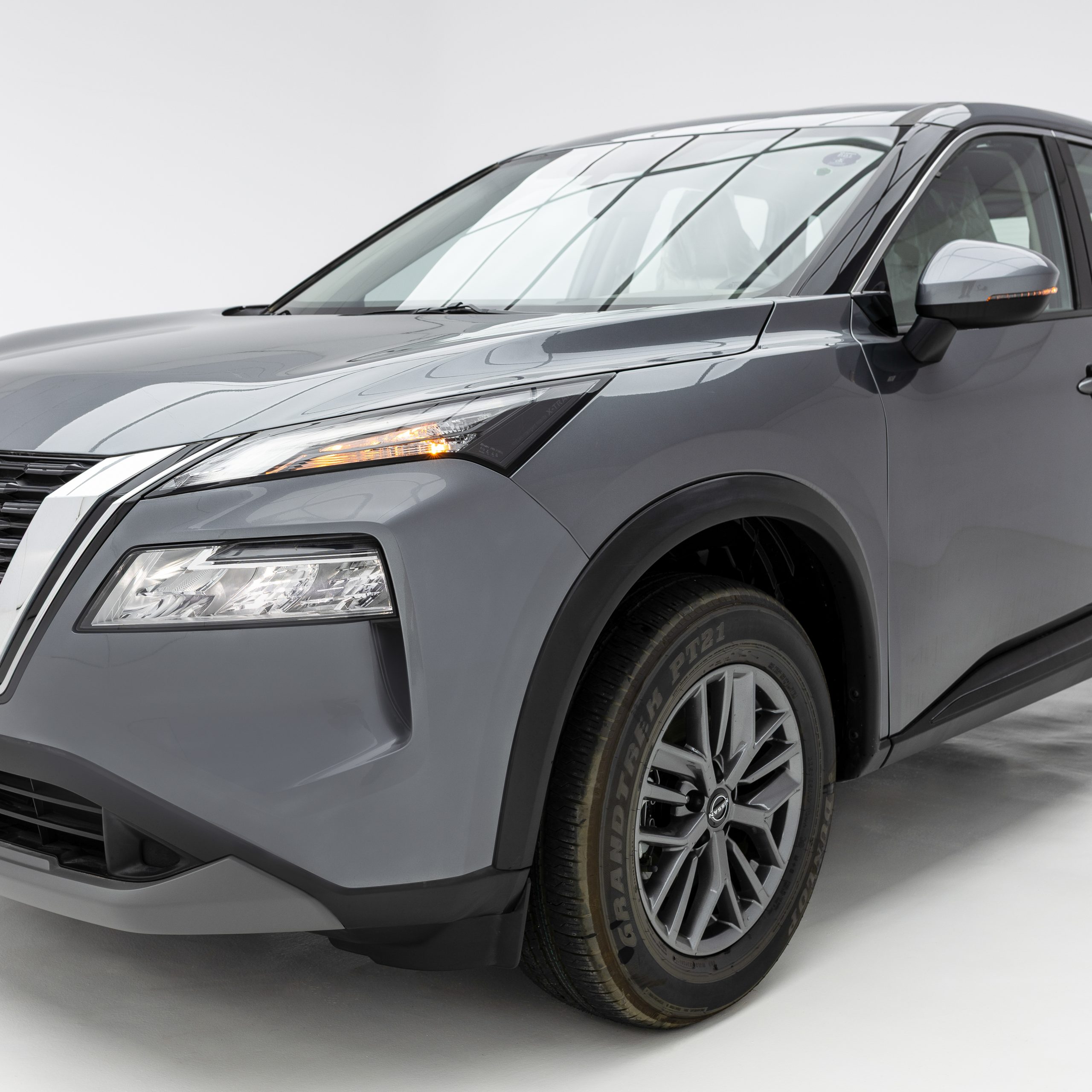 نيسان – اكس تريل بدون دبل , 7 راكب – 2500 سي سي-2025