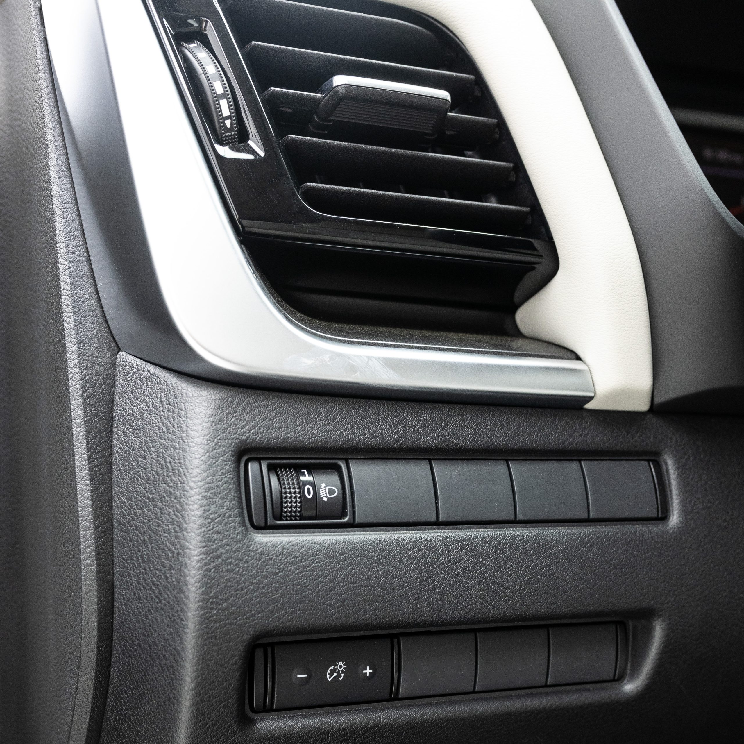 نيسان – اكس تريل دبل , 5 راكب – 2500 سي سي-2025