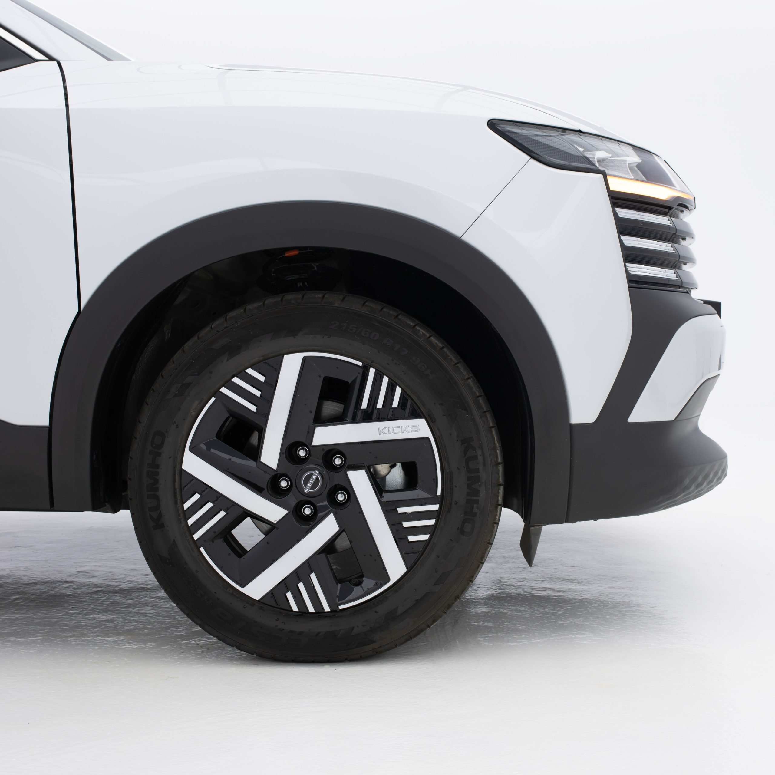 نيسان – كيكس استاندر – 2000 سي سي