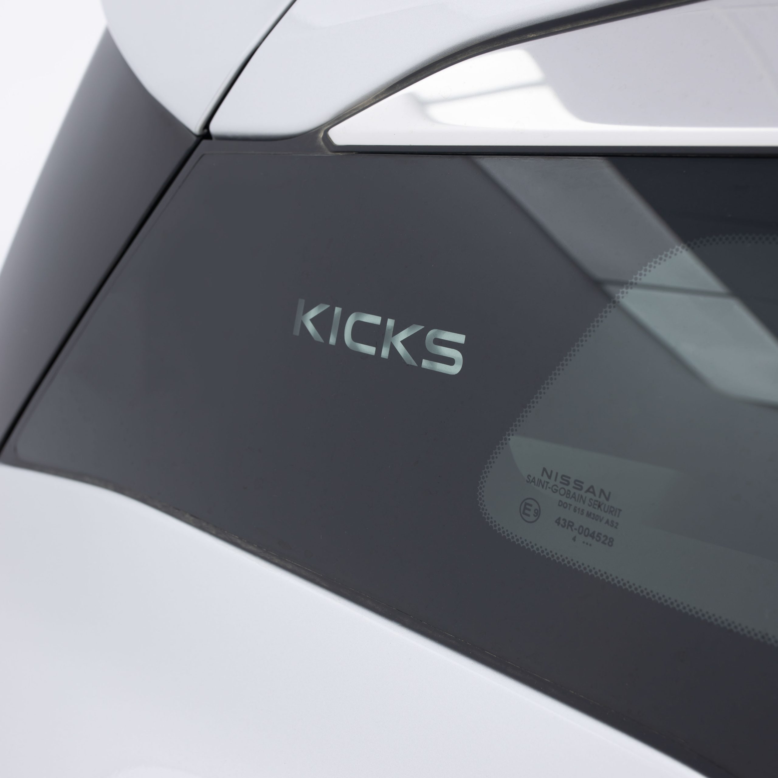 نيسان – كيكس استاندر – 2000 سي سي