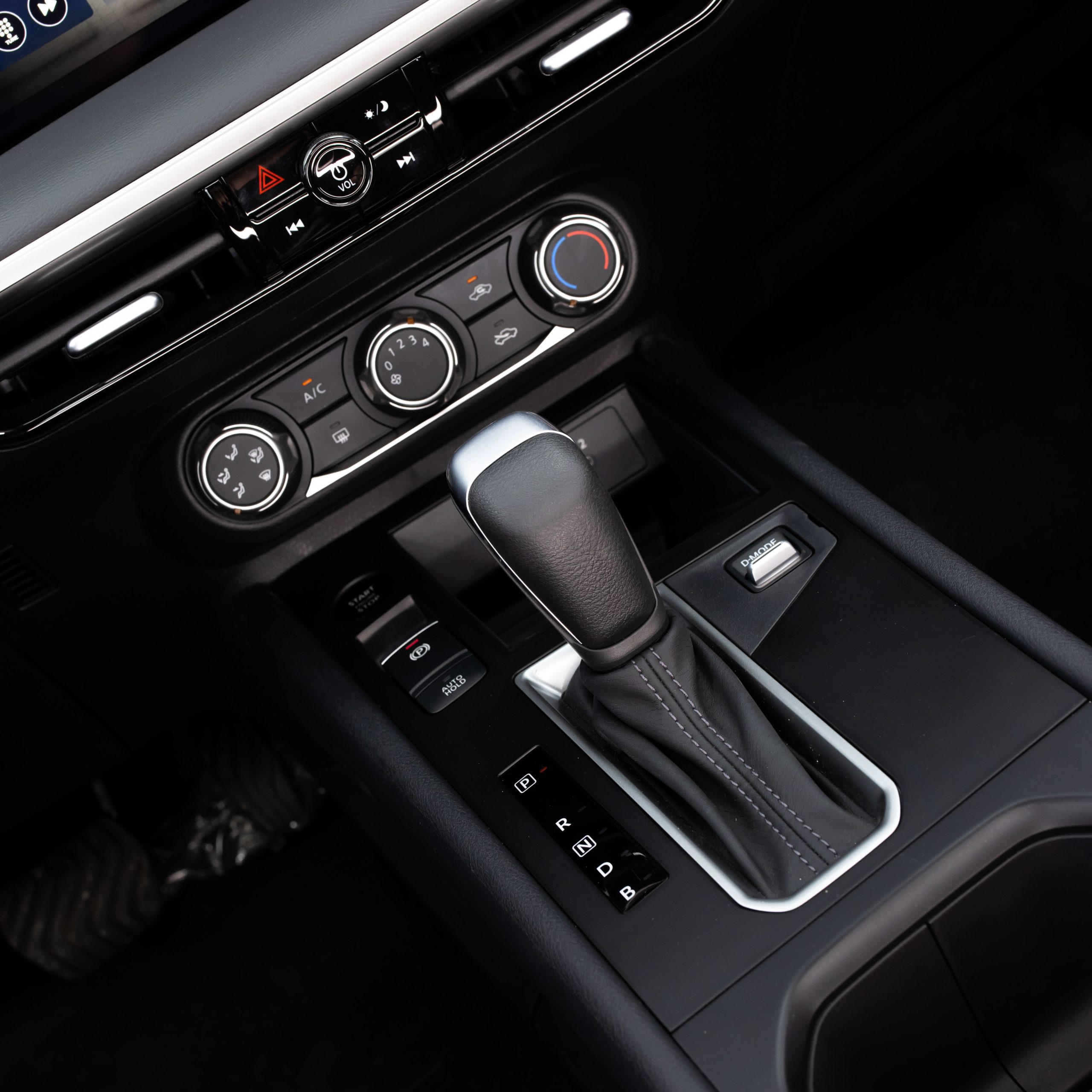 نيسان – كيكس استاندر – 2000 سي سي