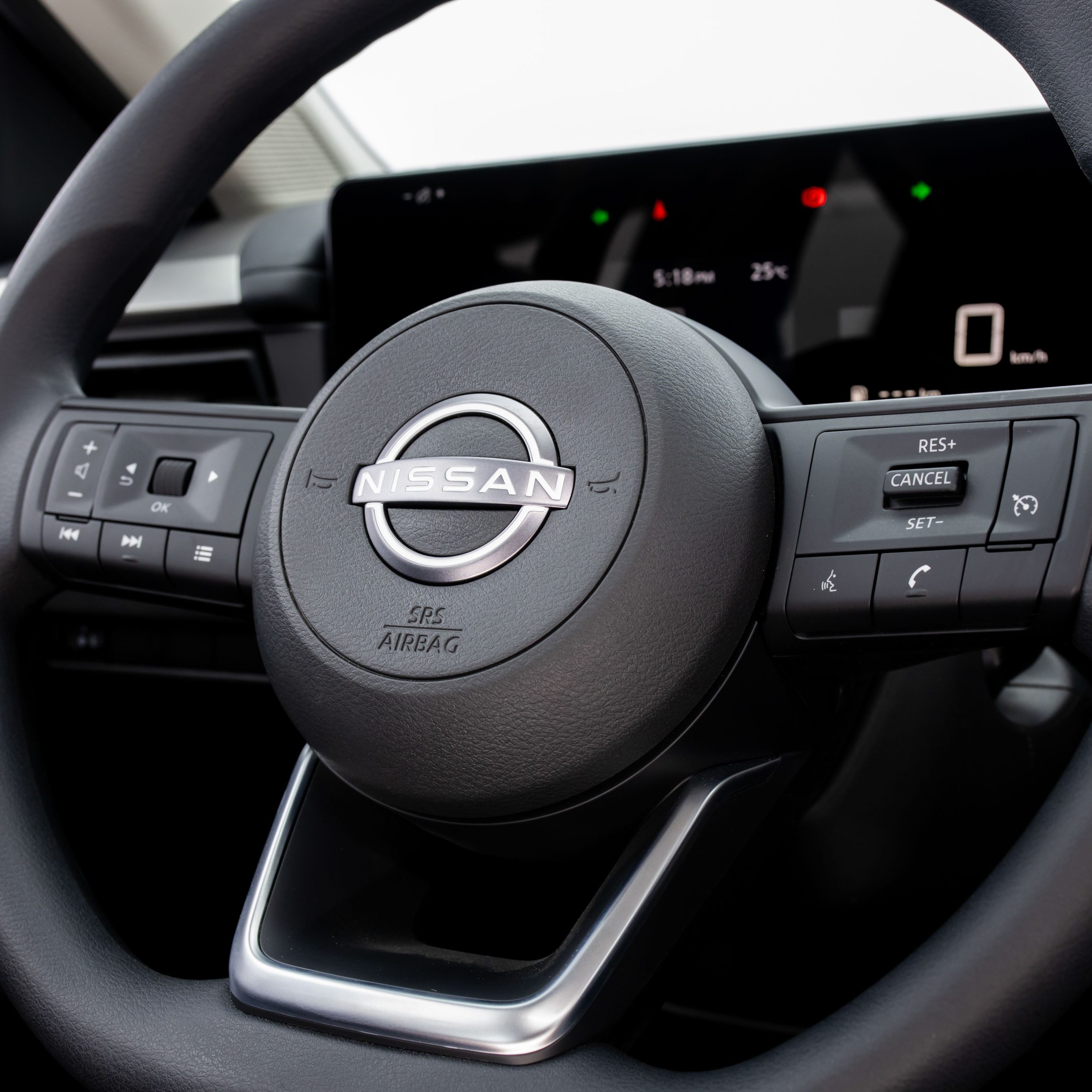 نيسان – كيكس استاندر – 2000 سي سي