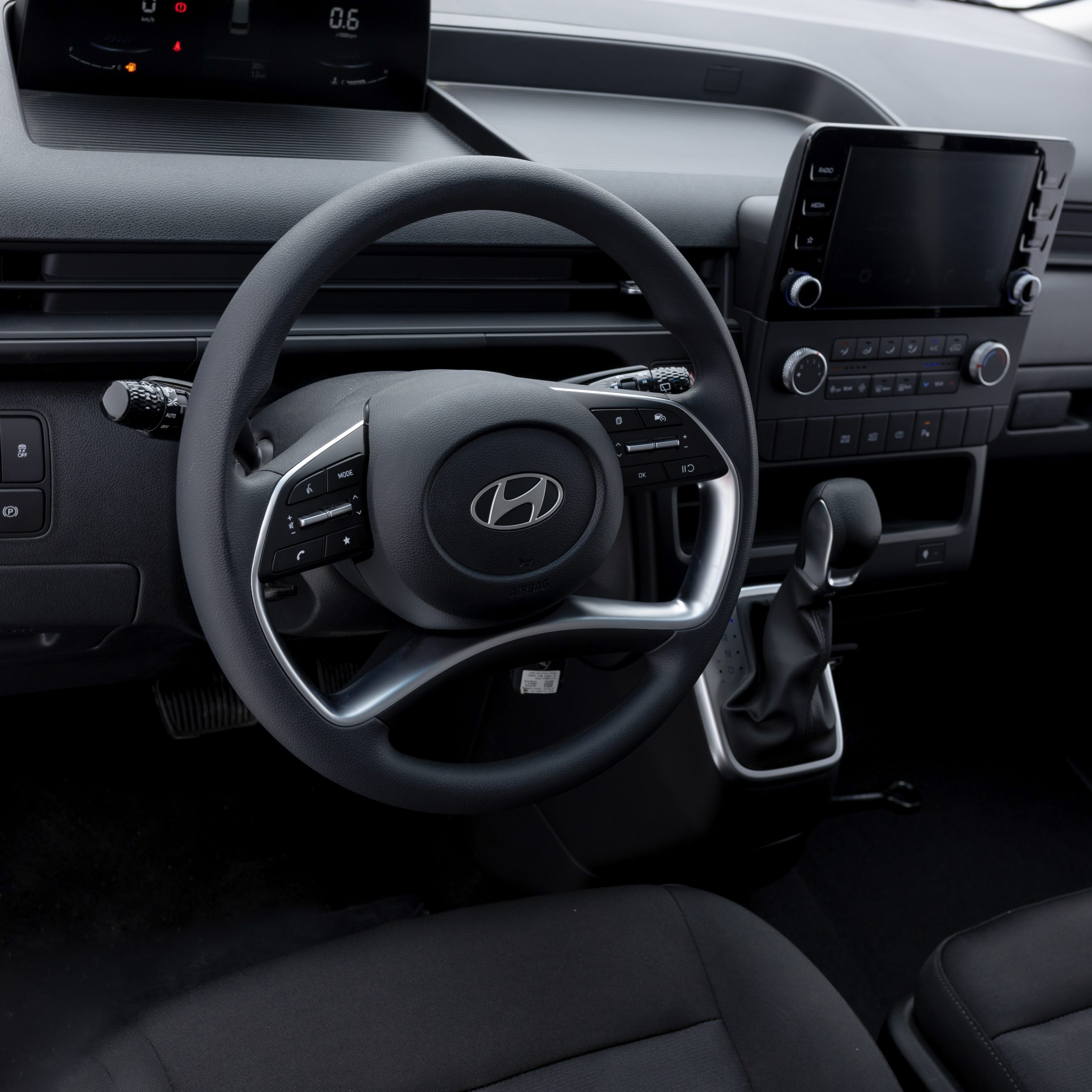 هيونداي – ستاريا بنزين – 9 راكب , 3500 سي سي-2026